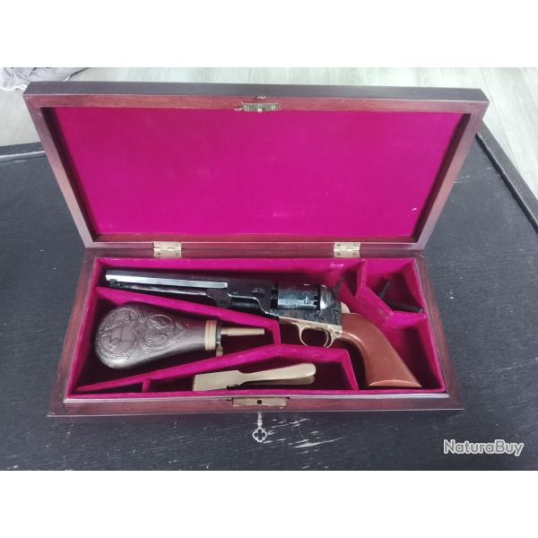 coffret avec revolver PIETTA navy model 1851 calibre 36 et ses accessoires