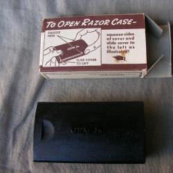 WW2 US RASOIR MILITAIRE AM&Eacute;RICAIN " GEM JUNIOR" NEUF ET SA BO&Iuml;TE PLASTIQUE ET EMBALLAGE CARTON 39-45