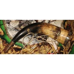 tres belle corne d'appel en corne naturelle long 37 cm diametre base 9 cm TBE