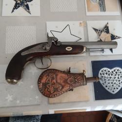 Pistolet d officier 1840 avec poire a poudre