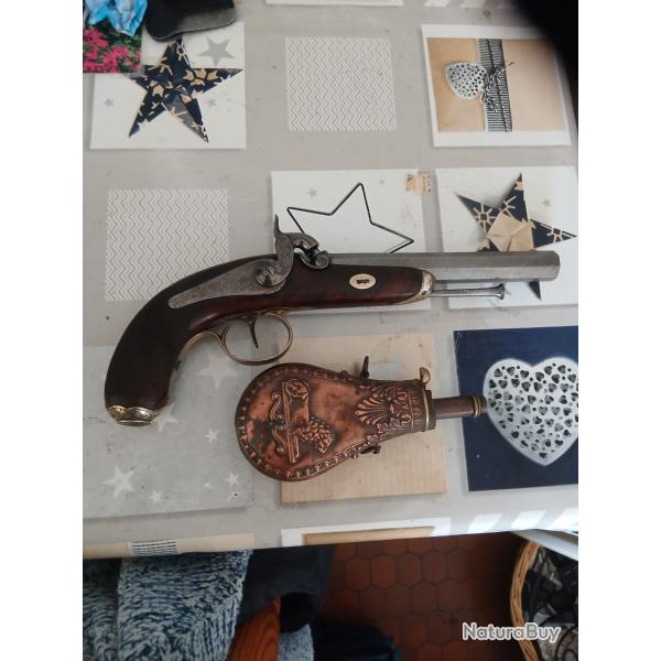 Pistolet d officier 1840 avec poire a poudre