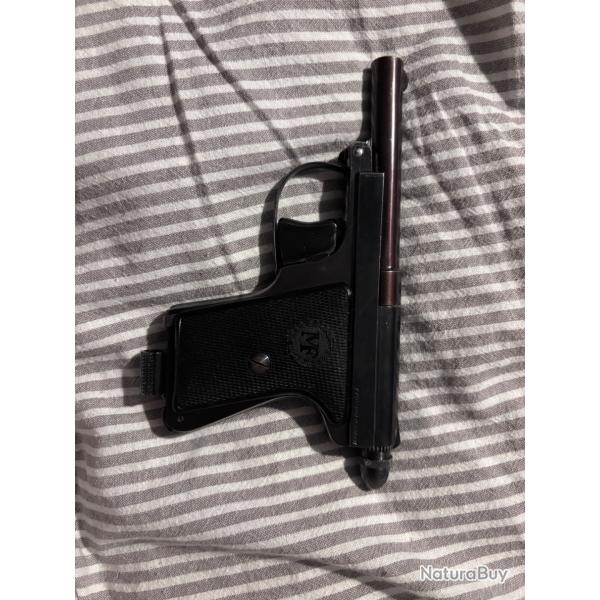 Manufrance Le Fran�ais policeman 6,35