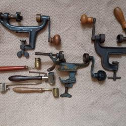 Lot 3 sertisseuses &agrave; cartouches & 4 dosettes anciennes