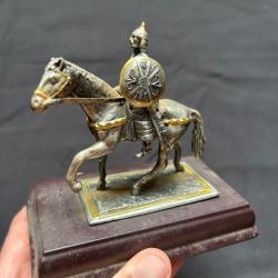 Statuette de Gengis Khan &agrave; cheval