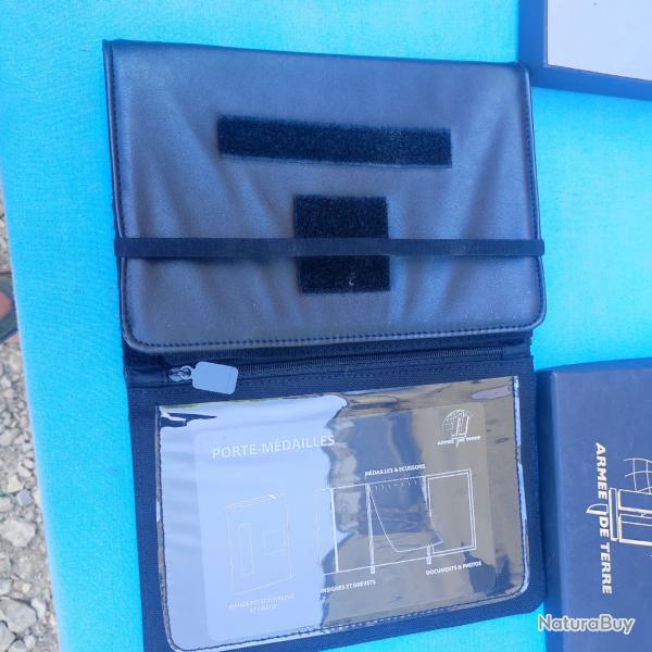 Pochette ''portes m�dailles''