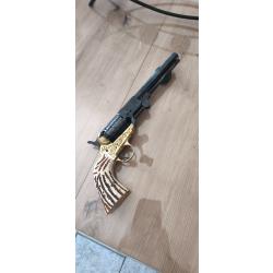 Revolver pietta commeratif conf&eacute;d&eacute;r&eacute; Cal 44 poudre noire.