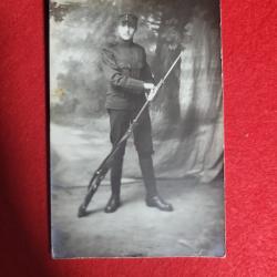 RARE PHOTO ORIGINALE ANCIENNE - MILITAIRE EN UNIFORME AVEC FUSIL ET BA&Iuml;ONNETTE -