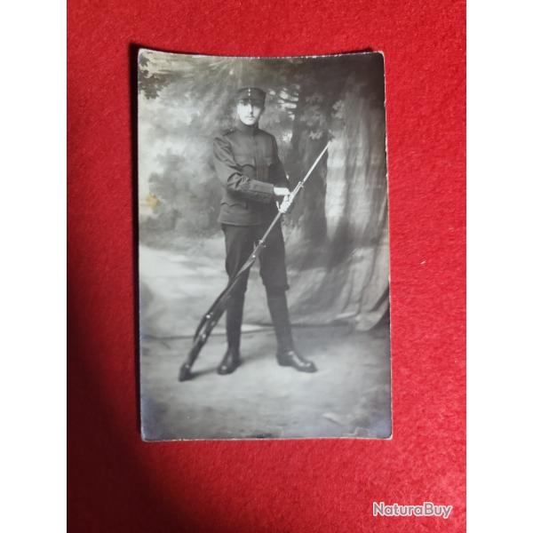 RARE PHOTO ORIGINALE ANCIENNE - MILITAIRE EN UNIFORME AVEC FUSIL ET BA�ONNETTE -