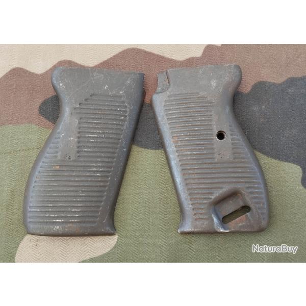 Paire de plaquettes en T�le pour Pistolet P38  fin de guerre (24)