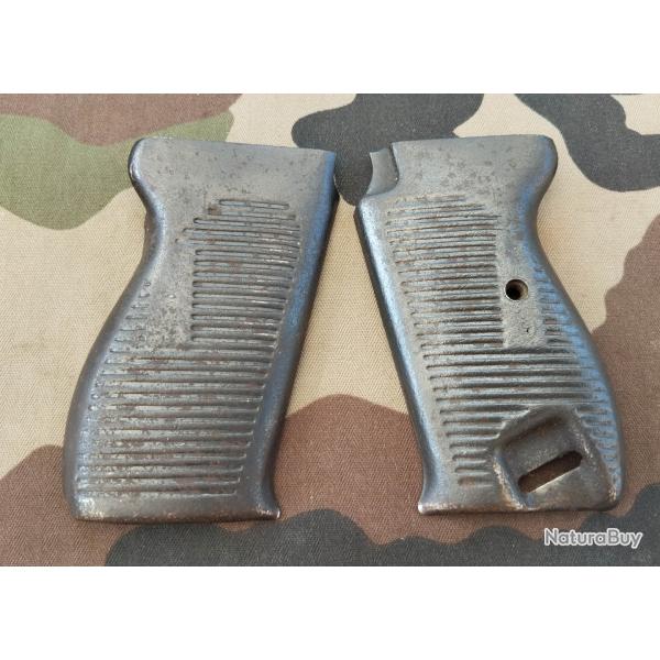 Paire de plaquettes en T�le pour Pistolet P38  fin de guerre (26)