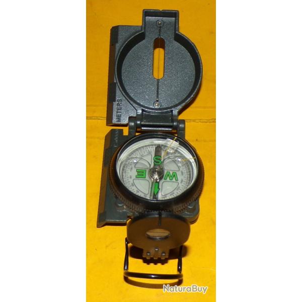BOUSSOLE MILITAIRE POUR REPERAGE SUR CARTE D'ETAT MAJOR , MARQUE QUAD   , ETAT NEUF VOIR PHOTOS . PO