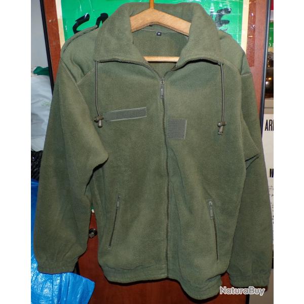 VESTE POLAIRE DE L'ARMEE FRANCAISE  , TAILLE 88  SOIT TAILLE S ,AVEC LACET DE SERRAGE AU COU ,  FABR