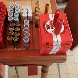 Lot de 127 munitions divers en 12/70. Bourres jupes et grasses