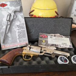 Revolver &agrave; poudre noire Piet&agrave; 1851 Navy Yanck Sheriff US Marschal "YAUM44" cal.44 avec sa bo&icirc;te