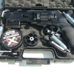 pistolet UMAREX cal 50 T4E dans sa boite avec acc&egrave;ssoire 13 joules