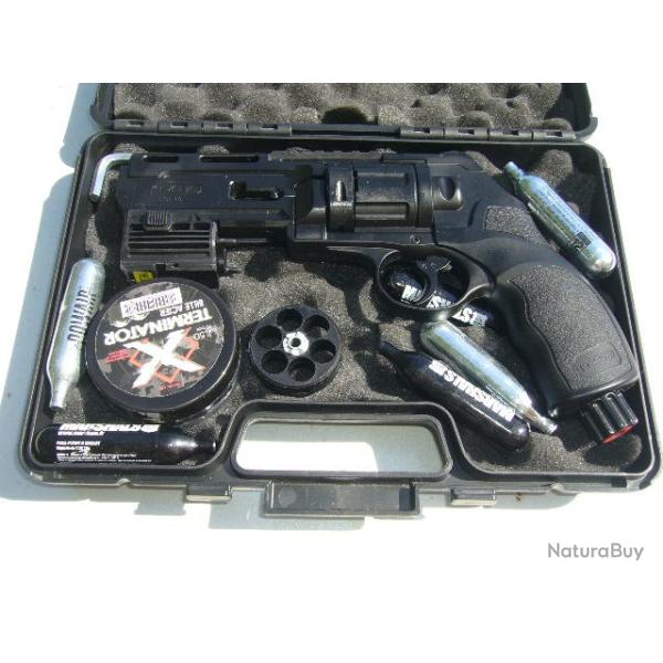 pistolet UMAREX cal 50 T4E dans sa boite avec acc�ssoire 13 joules