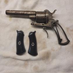 Pistolet ou revolver &agrave; broche type Lefaucheux