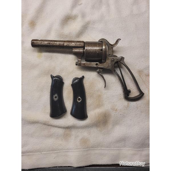 Pistolet ou revolver � broche type Lefaucheux