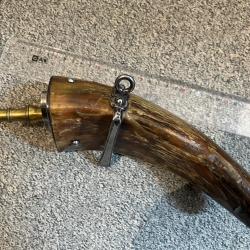 poire &agrave; poudre militaire des troupes &agrave; pieds 1730-1780