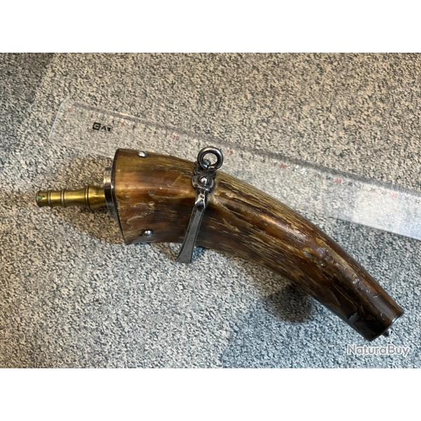 poire � poudre militaire des troupes � pieds 1730-1780