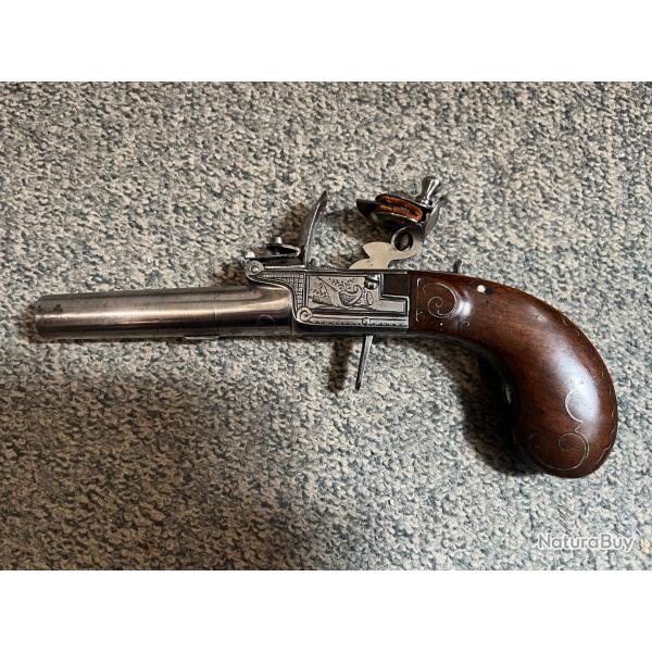 Pistolet fran�ais de gousset � coffre et canon viss�, fin XVIII�