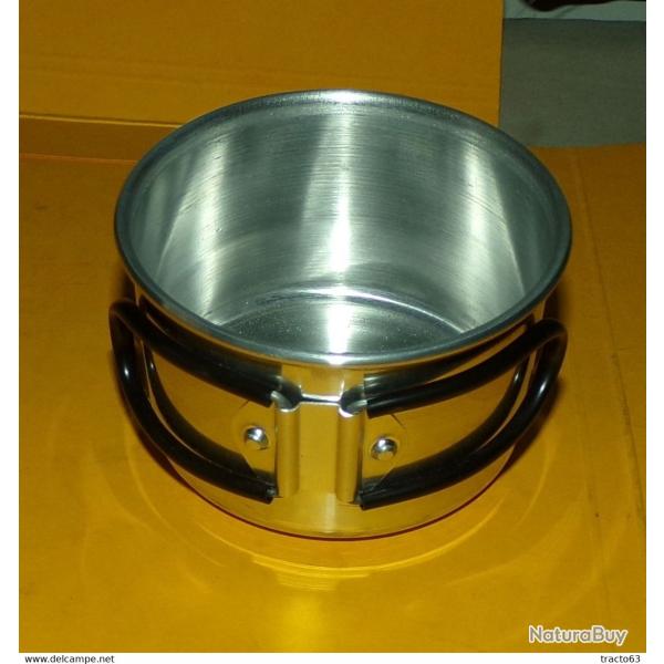 GOBELET EN METAL DE TYPE MILITAIRE , DIAMETRE 9 CM AVEC POIGNEE REPLIABLE� ,��VENDU DANS L' ETAT NEU
