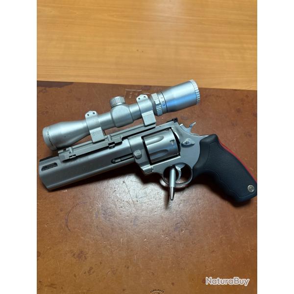 taurus raging bull avec sa lunette scout burris 2-6x36