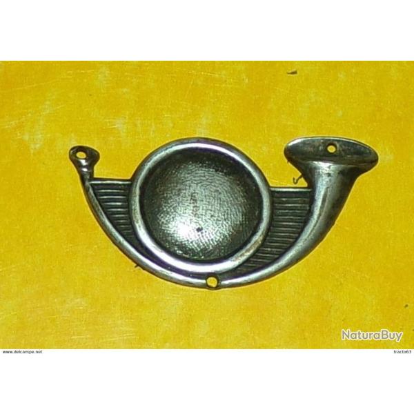 INSIGNE DE CLASSEMENT , TIREUR D'ELITE AU PISTOLET , ARGENTE , COR DE CHASSE AVEC TROUS DE COUTURE P