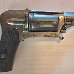 Revolver 6mm hammerless PV . Bon etat de fonctionnement, esthetique moyen.