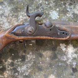 Pistolet ancien en l'&eacute;tat incomplet.