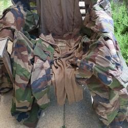 LOT PANTALONS TREILLIS T4 CE ET CHEMISES UBAS CE ARMEE FRANCAISE