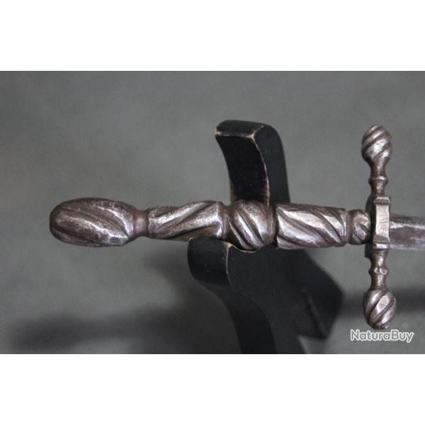 Dague stylet du 19�me si�cle dans le go�t du 17�me si�cle