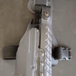 HOLSTER G-CODE SOC RIG AVEC PLAQUE DE CUISSE POUR GLOCK 17 AVEC LAMPE
