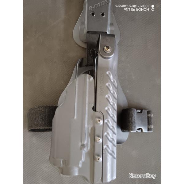 HOLSTER G-CODE SOC RIG AVEC PLAQUE DE CUISSE POUR GLOCK 17 AVEC LAMPE