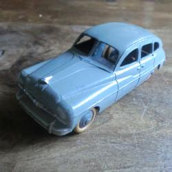 jouet ford vedette par mecano  france dinky toys  1/43eme