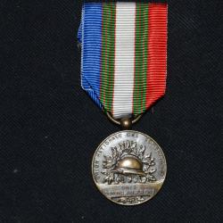 MEDAILLE UNC-UNION NATIONAL DES COMBATTANTS-ANCIEN MILITAIRE GUERRE D'ALGERIE-BRONZE PATINE