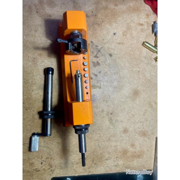 Raccourcisseur de douilles avec collet universel et 9 pilotes Lyman