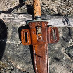 dague de chasse d'artisan / loupe d'acacia, fourreau et porte fourreau en cuir , lame 4 gorges