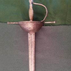 Ep&eacute;e  Rapi&eacute;re  Ib&eacute;rique   de TAZA de Chevalerie  du XVII si&eacute;cle ( Premi&eacute;re moiti&eacute;e)