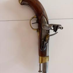 pistolet de cavalerie fran&ccedil;ais r&eacute;glementaire &agrave; silex