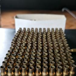 ~200 douilles 222 rem a recharger de diff&eacute;rentes marques.