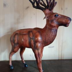 Sculpture cerf en cuir vintage