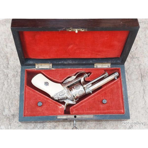REVOLVER CHAMELOT DELVIGNE 1862 CAL. 7MM � BROCHE DIT DE "GAUCHER" FINITION LUXE DOR� EN COFFRET Cat