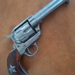 Reproduction du revolver " peacemaker "  1873. Id&eacute;al pour collectionneur.