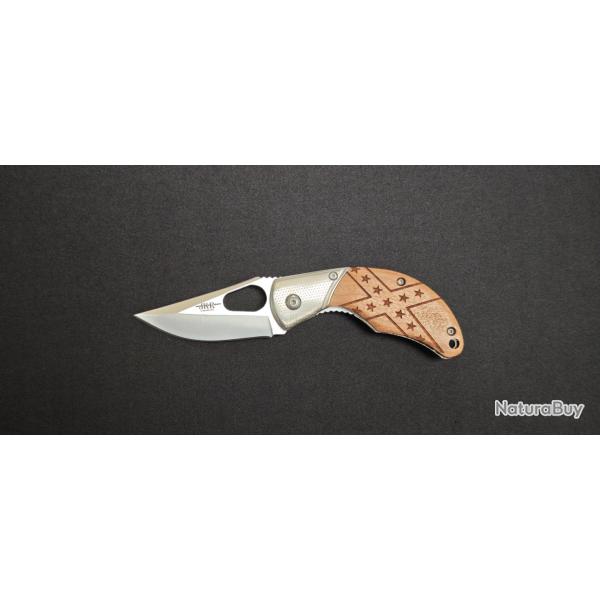 Couteau de poche JKR0661 - Manche bois avec gravure �toiles - Lame inox 6,2 cm - R�f. JKR0661