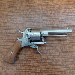 Revolver &agrave; broche 7 mm Belge.