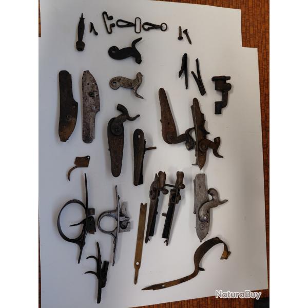 Pi�ces tr�s anciennes de fusil � percussions. Platines ...