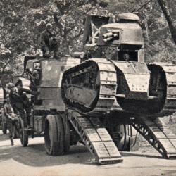 Carte postale de chars d'assaut  -N&deg;8444