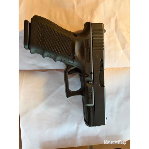 VEND PISTOLET GLOCK  19 Gen 4  calibre 9 x 19 quasiment neuf Munition non incluse