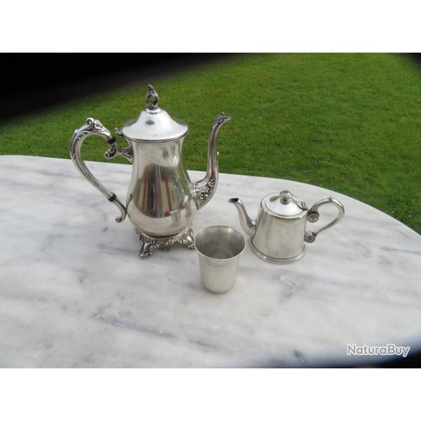 Ancien �l�ments de service a caf�/th� en m�tal argent� dont th�i�re de la Maison Arthaud PARIS